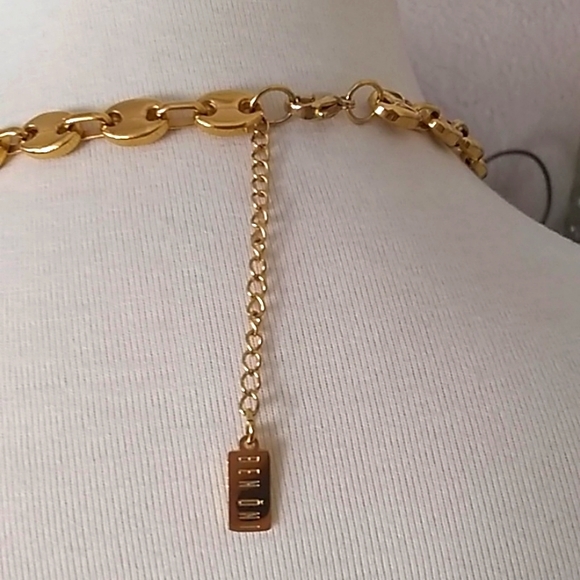 Gold Chain Necklace - Picture 3 of 3